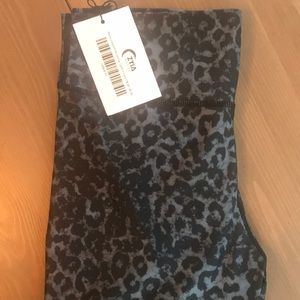 ZYIA Active Stone Leopard Scrunchy Light n Luxe